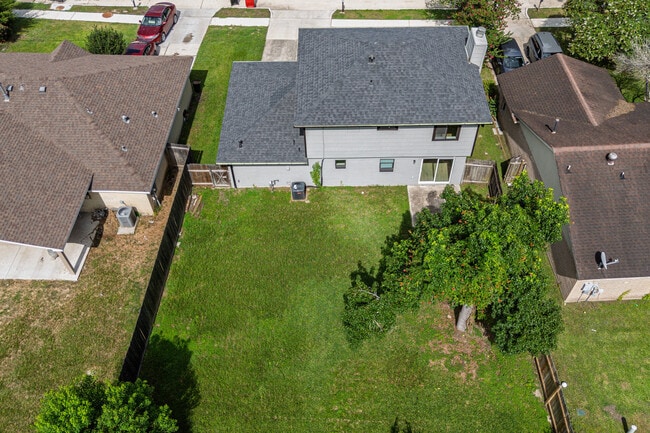 Building Photo - 12223 Kingslake Forest Dr