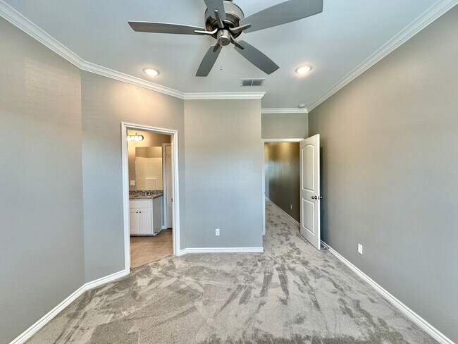 Building Photo - 6213 Villa Rosa Way