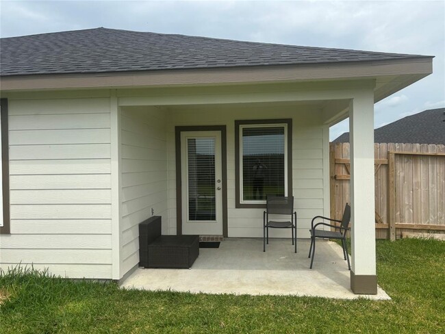 Building Photo - 8758 Shumard Oak Dr