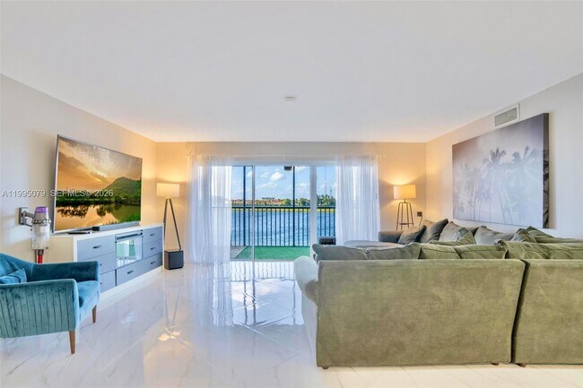 Building Photo - 605 Ives Dairy Rd