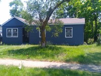 Building Photo - 4 Bedroom Ranch w/ Garage