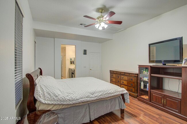 Building Photo - 218 E Sunburst Ln