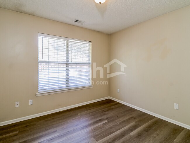 Building Photo - 154 Jamestown Dr