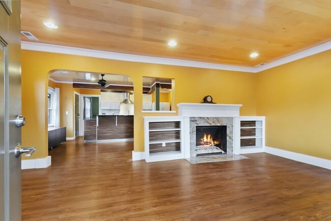 Building Photo - Classic Portland Bungalow