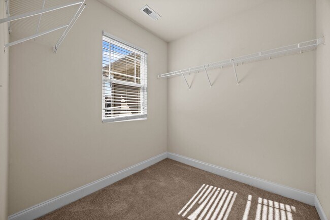 Building Photo - ONE MONTHS RENT FREE FOR THIS SPECIFIC 3 B...