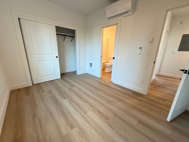 Building Photo - Brand New Modern 2 Bed/ 1 Bath Triplex - Larkspur