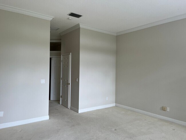 Building Photo - 2054 Sawgrass Dr