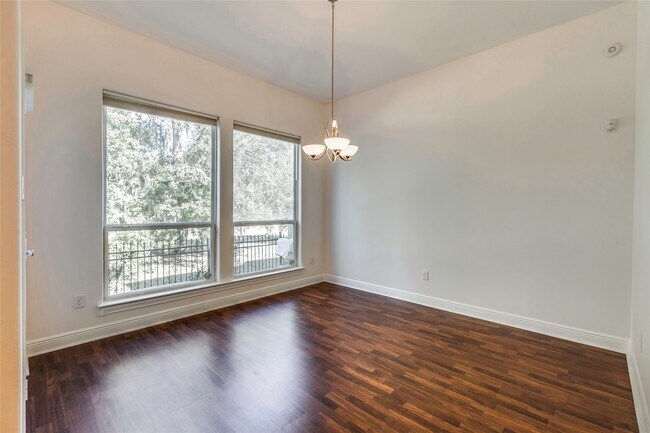 Building Photo - 12870 Kingsbridge Ln