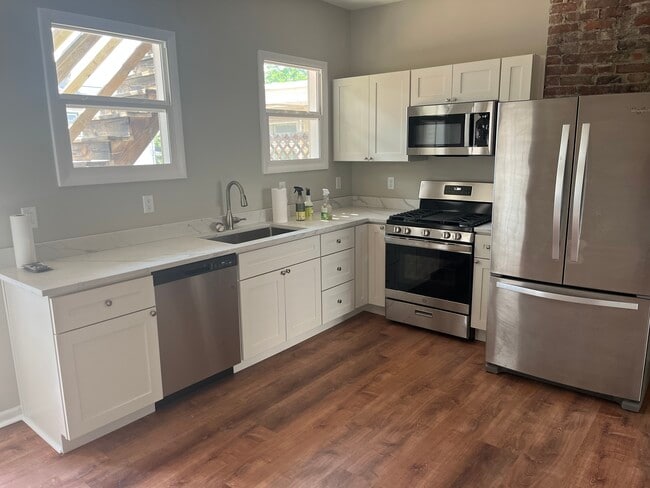 Primary Photo - 322 Hancock St