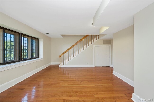 Building Photo - 305 Chateau Rive