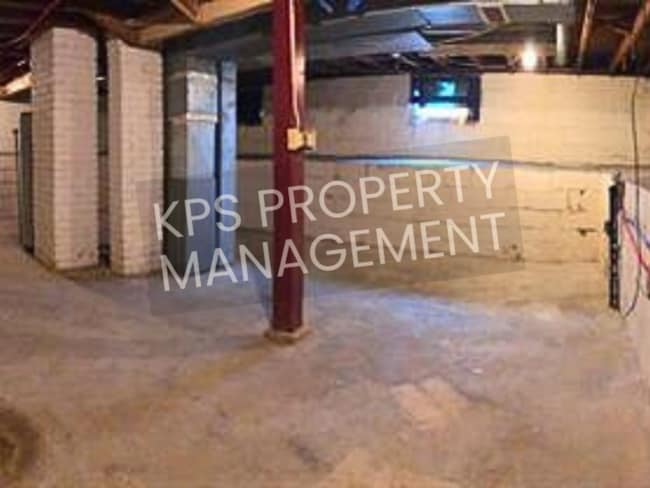 Building Photo - 833 S Green St