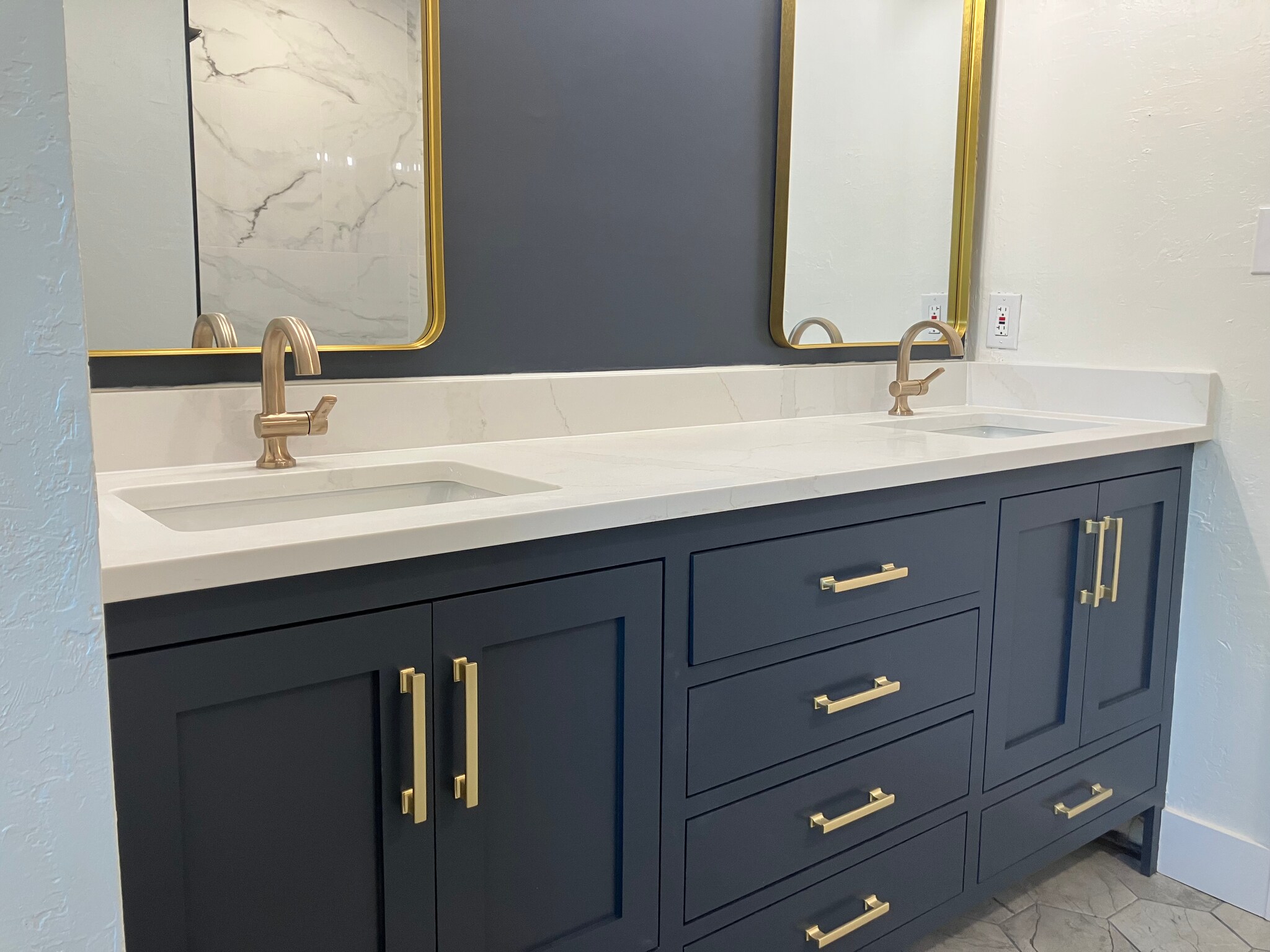Master Bathroom - 3221 Cove Hollow Ct