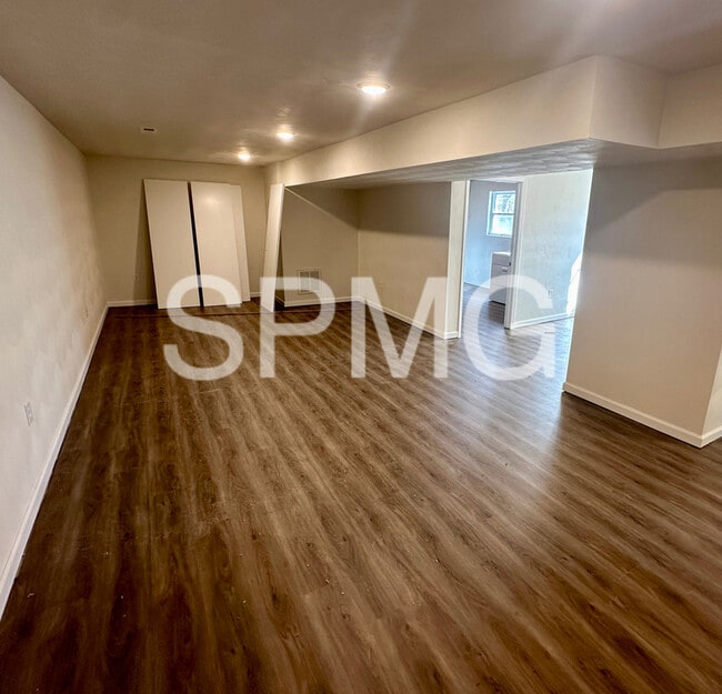Building Photo - 612 Landfair Dr