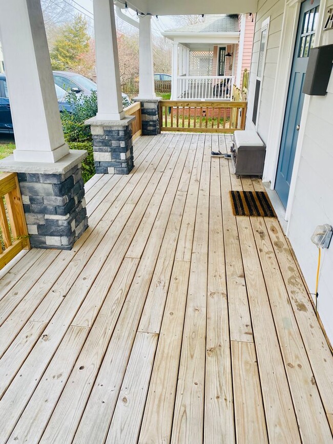 Building Photo - Spectacular 4Bed/3Bath Minutes to Duke with Fenced In Yard