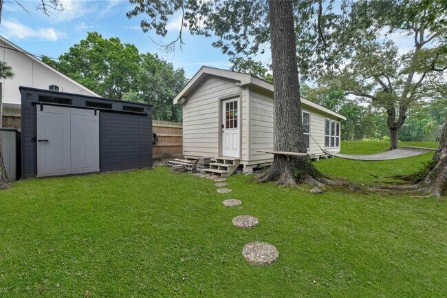 Building Photo - 1606 Chestnut Ridge Rd