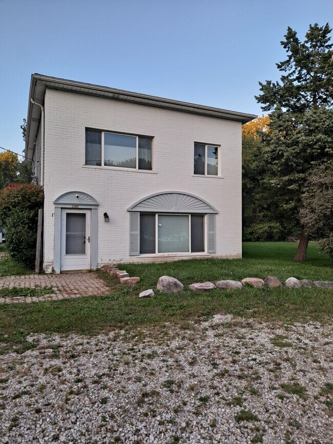 Primary Photo - 27465 Acacia St