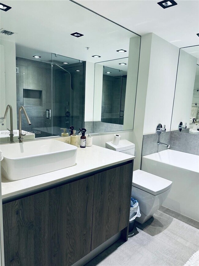 Building Photo - 650 West Ave