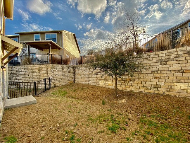 Building Photo - 516 E Slaughter Ln