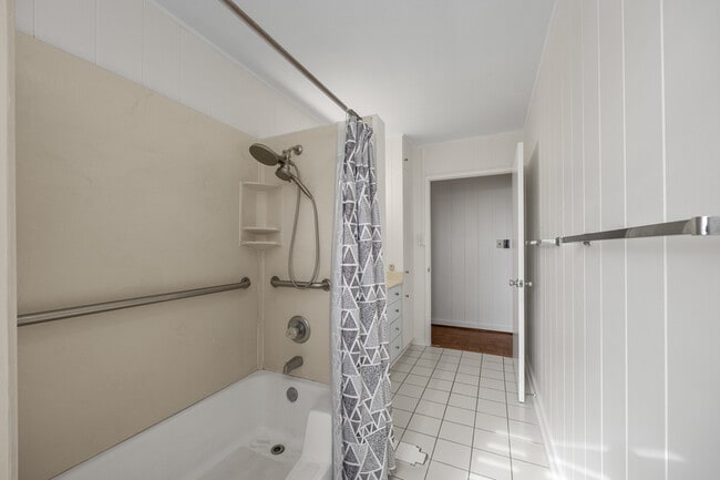 Building Photo - 1608 Makamua St