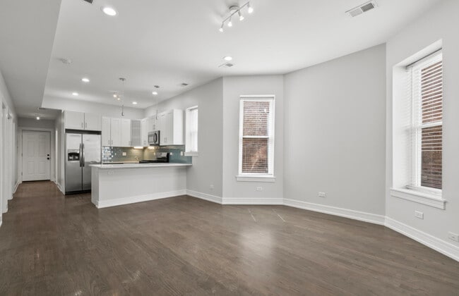 Building Photo - 1321 S Lawndale Ave