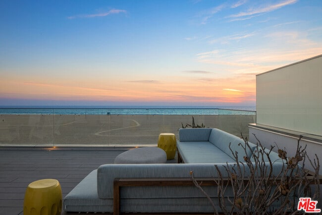 Building Photo - 1347 Palisades Beach Rd