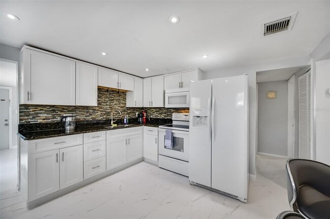 Building Photo - 1601 Palm Way