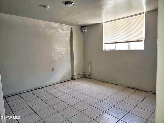 Building Photo - 1114 N El Paso St