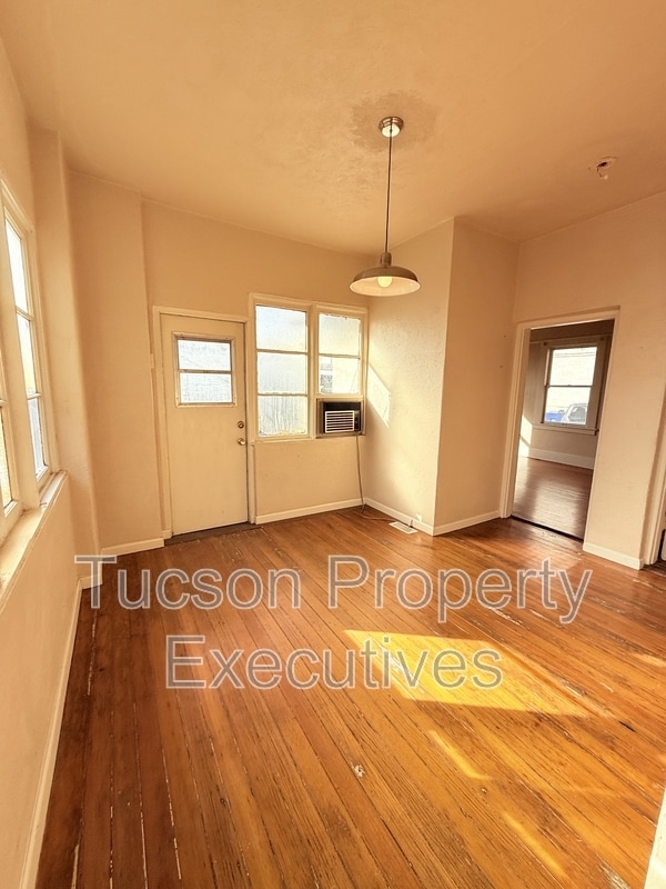 Building Photo - 340 S Scott Ave