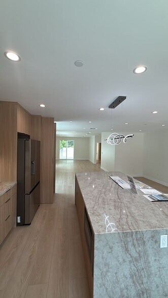 Building Photo - 5412 Fallbrook Ave