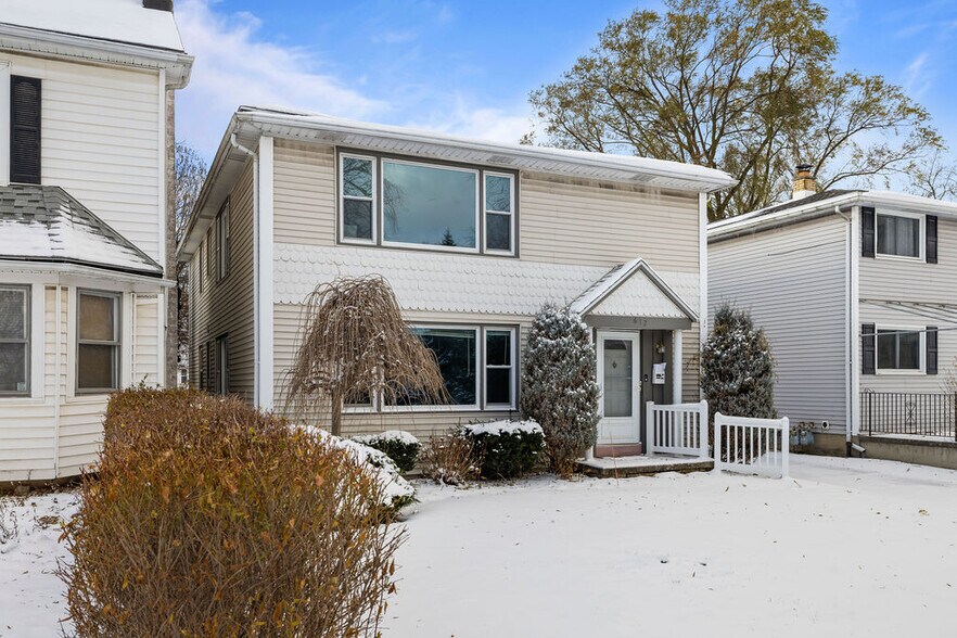 Building Photo - 612 Starin Ave