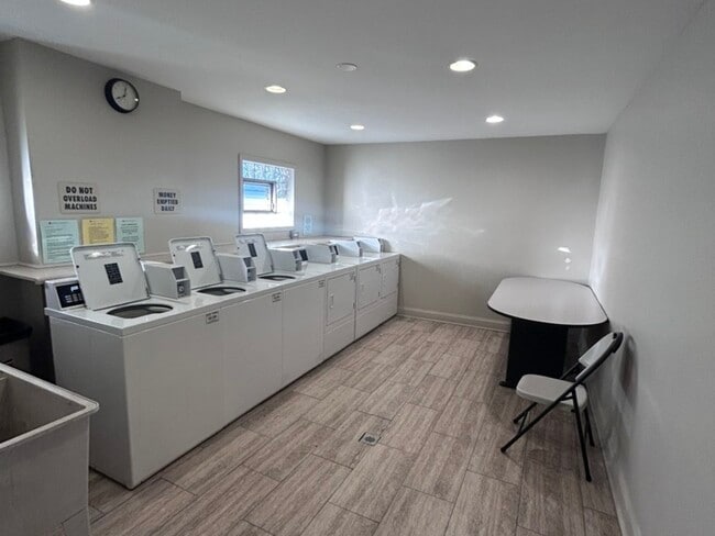 Building Photo - 110 N Kenilworth Ave