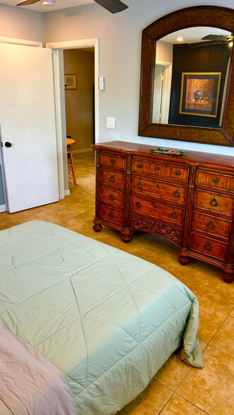 Building Photo - 1035 - 1037-1037 NE 32nd St