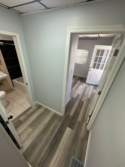 Bathroom and Back Bedroom Entrance Hallway - 2552 E Clearfield St