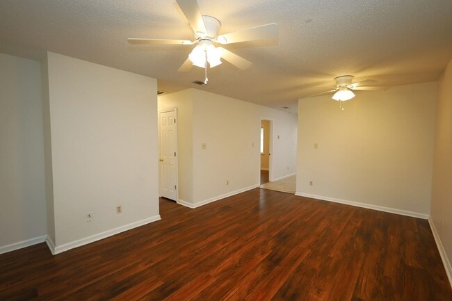 Building Photo - 6127 Vinnie Dr