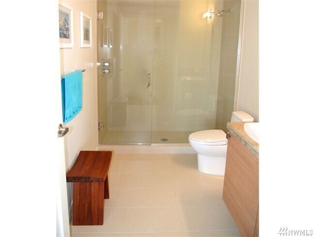 Building Photo - 2Bd/2Ba Bellevue Condo
