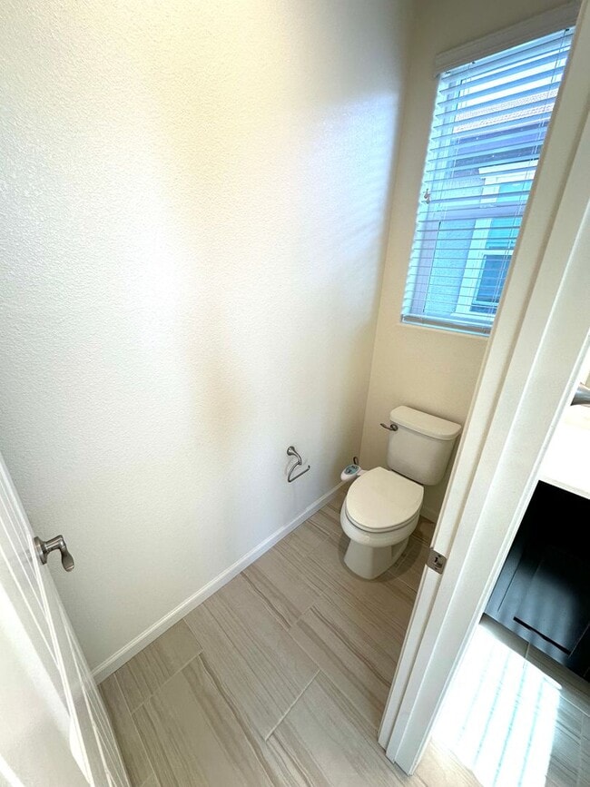 Building Photo - Natomas 3 Bedroom Home with a loft for rent!