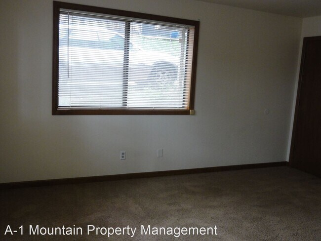 Building Photo - 3 br, 1 bath House - 3008 B Forest Way