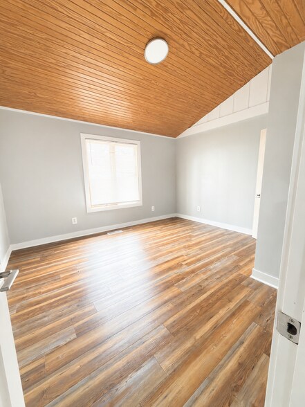 Building Photo - 315 W 17th St