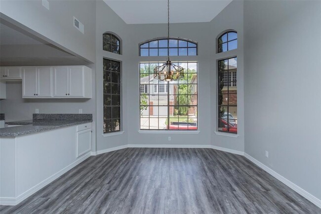 Building Photo - 12929 Kingsbridge Ln