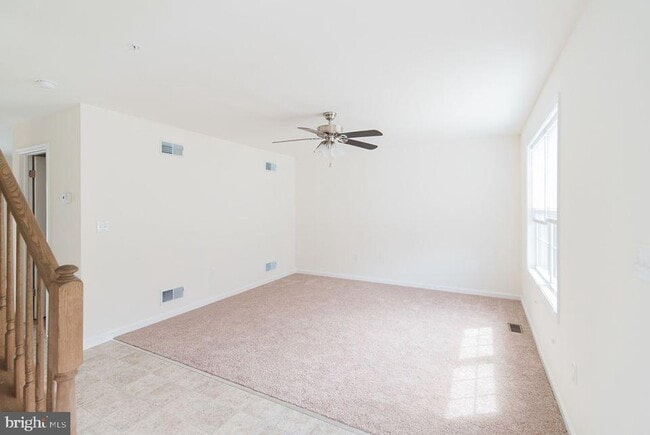 Building Photo - 10 Breezewood Dr