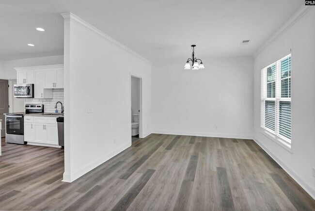 Building Photo - 2035 Rosewood Dr