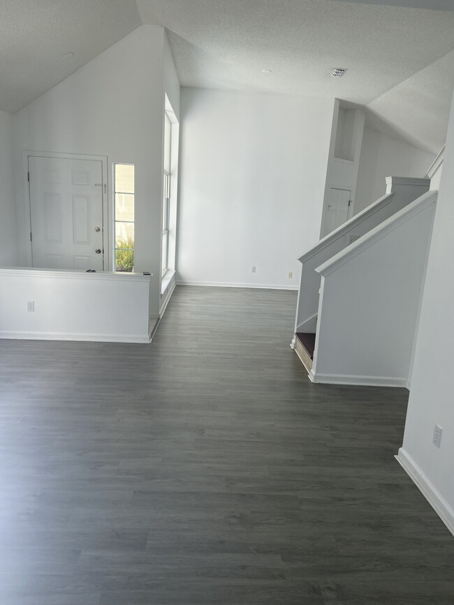 Building Photo - 3125 La Reserve Dr
