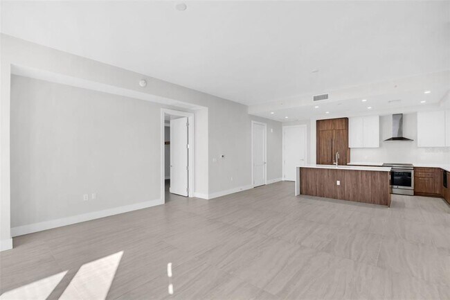 Building Photo - 275 1st Ave S