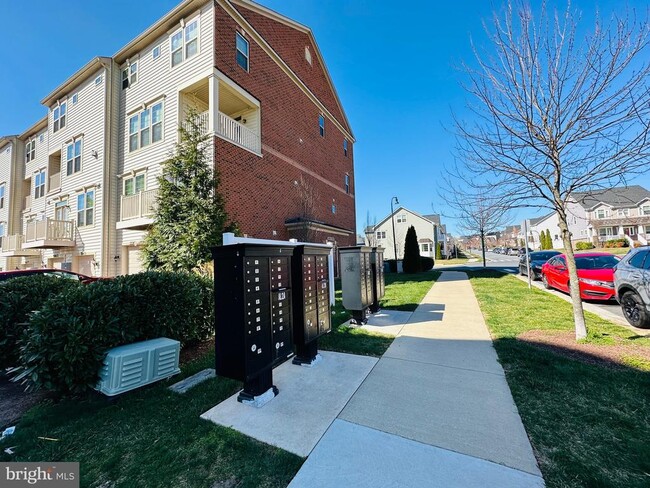 Building Photo - 22045 Broadway Ave