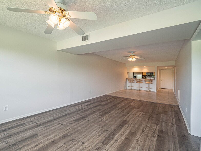 Building Photo - 28 Plantation Dr