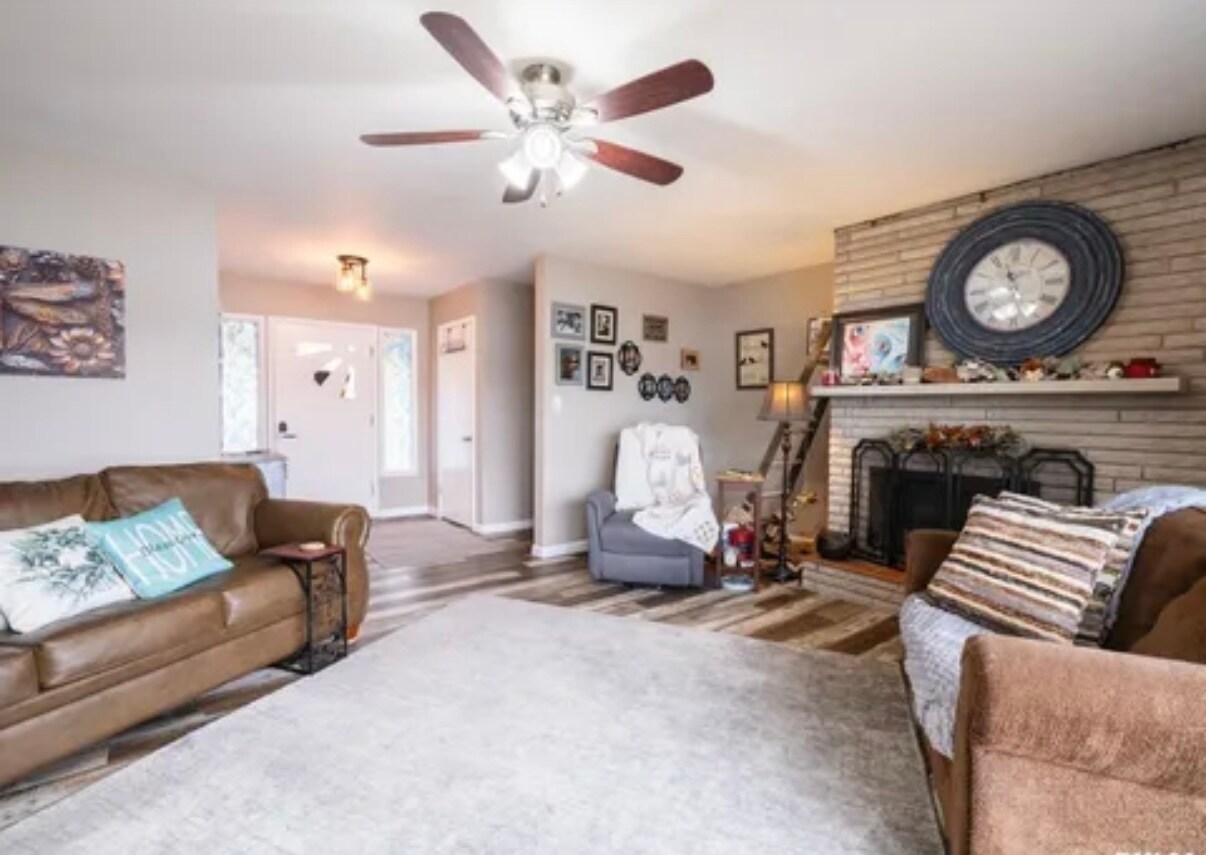 Building Photo - 3 Rosewood Ln