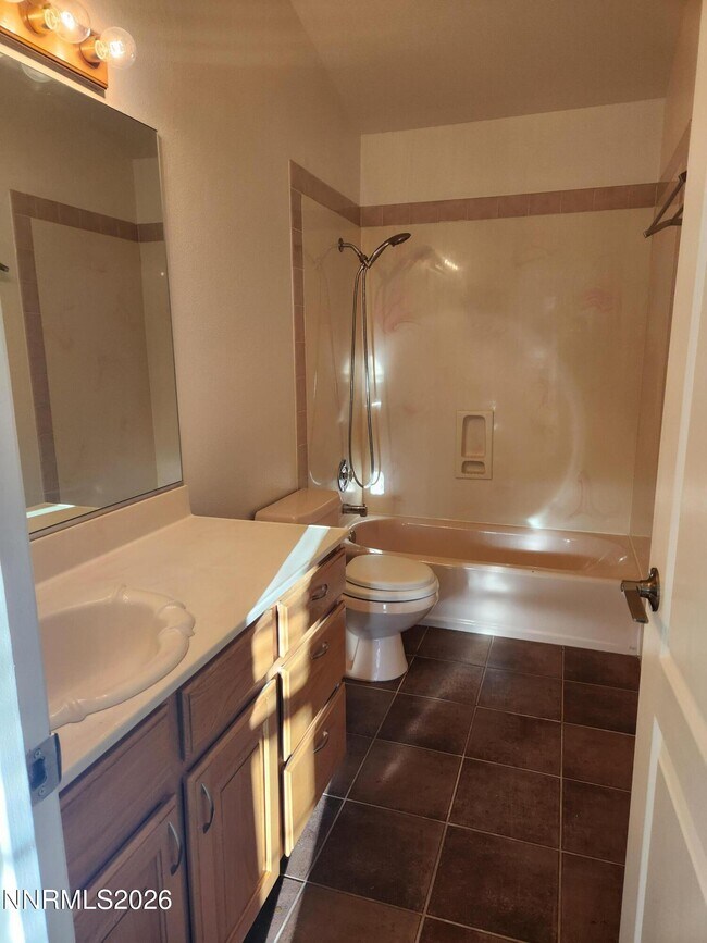 Building Photo - 3653 Hemlock Ct