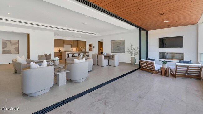 Building Photo - 6587 N Palmeraie Blvd