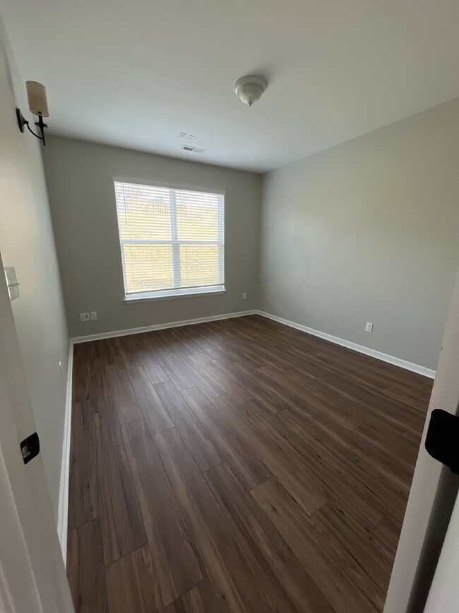 Building Photo - "Charming 4-Bed High Point Home with Granite Elegance & Cozy Fireplace!"