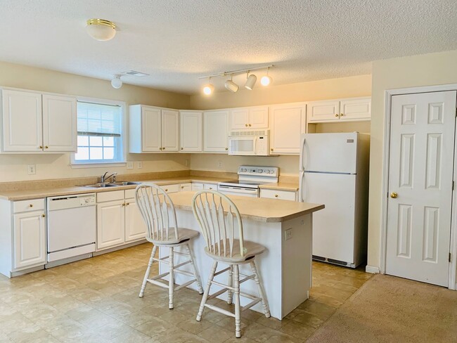 Building Photo - Home Available in Chartwell Estates